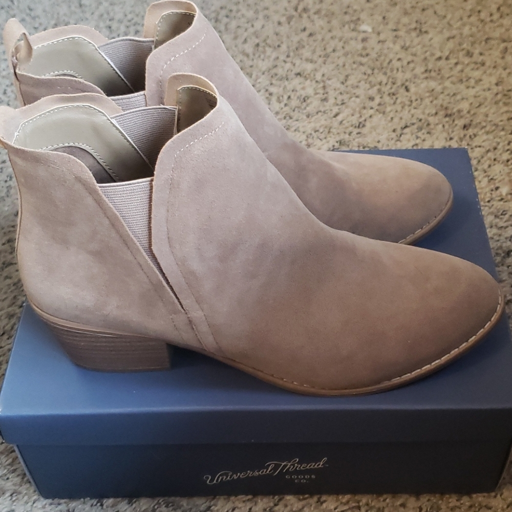 Universal Thread taupe booties